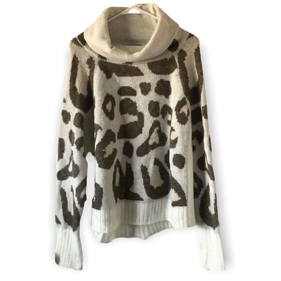 Oliver o. Cow print turtle neck long sleeve sweater - Picture 1 of 5